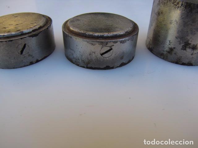 Antig&uuml;edades: Tres pesas apilables dos de 100 y una de 200 cs - Foto 4