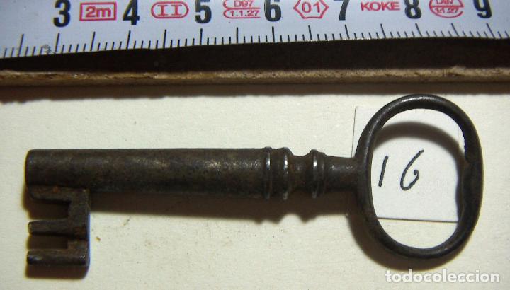 Antig&uuml;edades: Antigua llave , mide 6,5 cm - Foto 1
