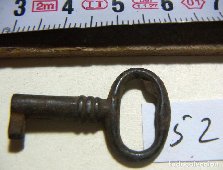 Antig&uuml;edades: Antigua llave ,mide 3 cm - Foto 1