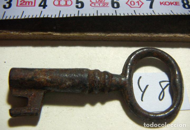 Antig&uuml;edades: Antigua llave ,mide 4,5 cm - Foto 1