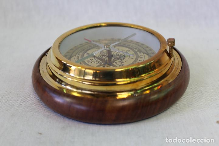 Antig&uuml;edades: brujula en madera y metal dorado - Foto 5