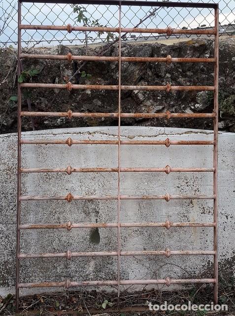 Antig&uuml;edades: Reja en hierro macizo. - Foto 1