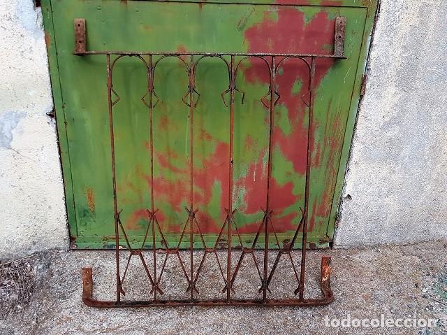 Antig&uuml;edades: Balc&oacute;n de forja de principios del s. XX. - Foto 1