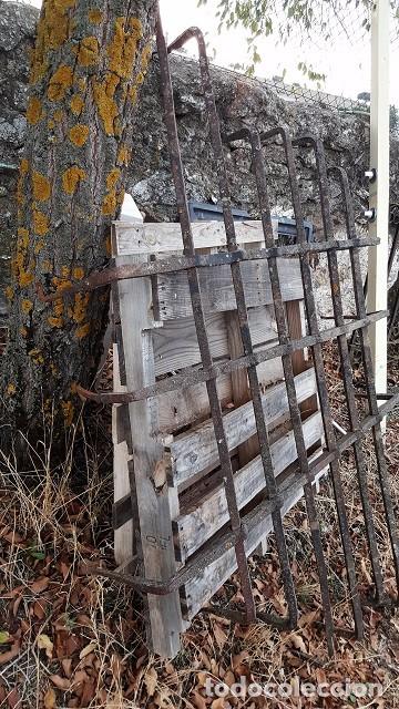 Antig&uuml;edades: Gran reja espa&ntilde;ola en forja del s. XVII. - Foto 2