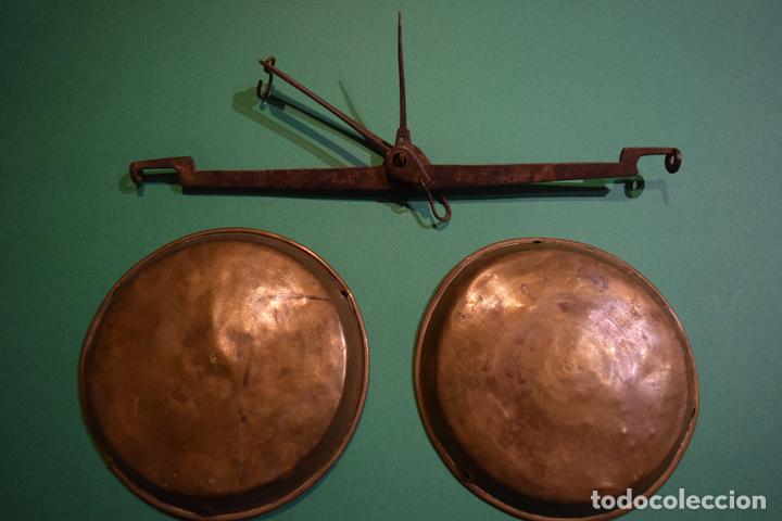 Antig&uuml;edades: Antigua balanza - Foto 2