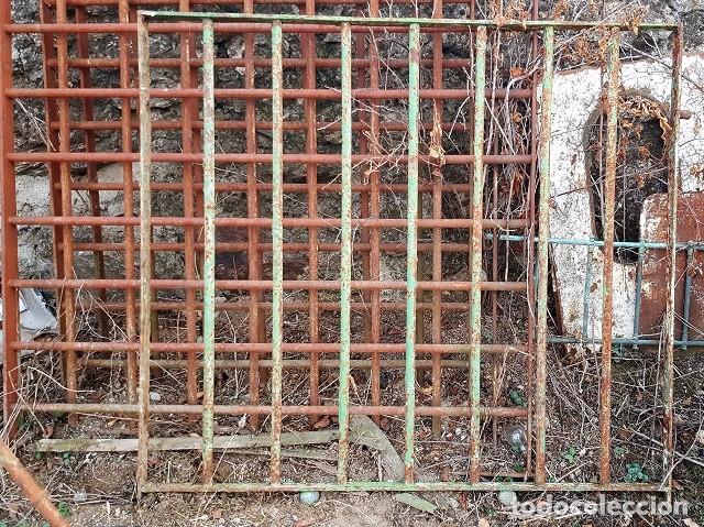 Antig&uuml;edades: Reja en hierro macizo de finales del s. XIX. L&iacute;neas simples. - Foto 1