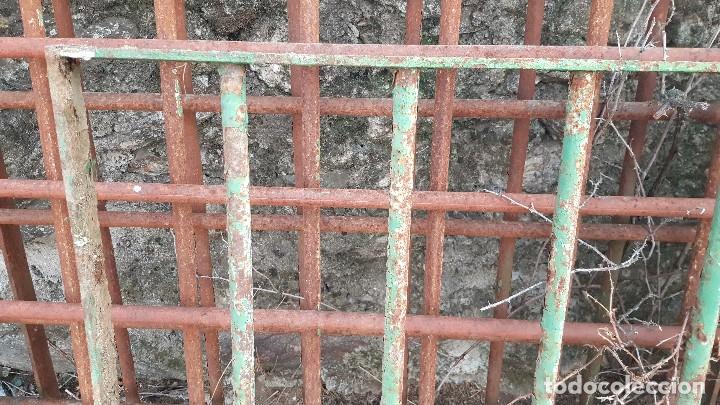 Antig&uuml;edades: Reja en hierro macizo de finales del s. XIX. L&iacute;neas simples. - Foto 2