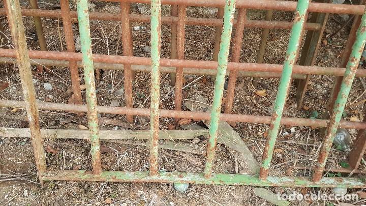 Antig&uuml;edades: Reja en hierro macizo de finales del s. XIX. L&iacute;neas simples. - Foto 3
