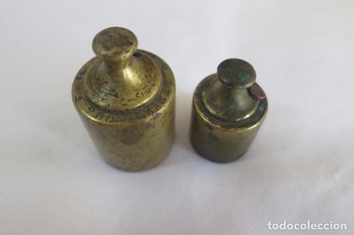 Antig&uuml;edades: pesas de 200 y 100 antiguas - Foto 1