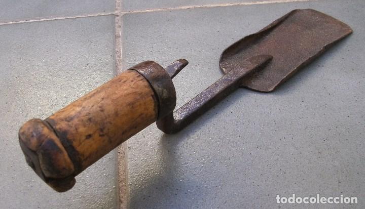 Antig&uuml;edades: herramienta de herrador de caballerias, 34cm aprox - Foto 2