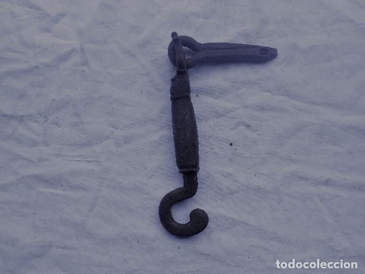 Antig&uuml;edades: aldaba llamador antigua - Foto 1