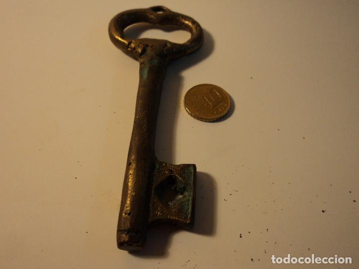 Antig&uuml;edades: ANTIGUA LLAVE HECHA A MANO 12 CM NO IMANTA - Foto 1