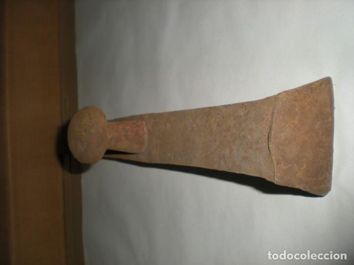 Antig&uuml;edades: CU&Ntilde;A PARA CARPINTERO O HERRERO 47X5X5CM - Foto 4