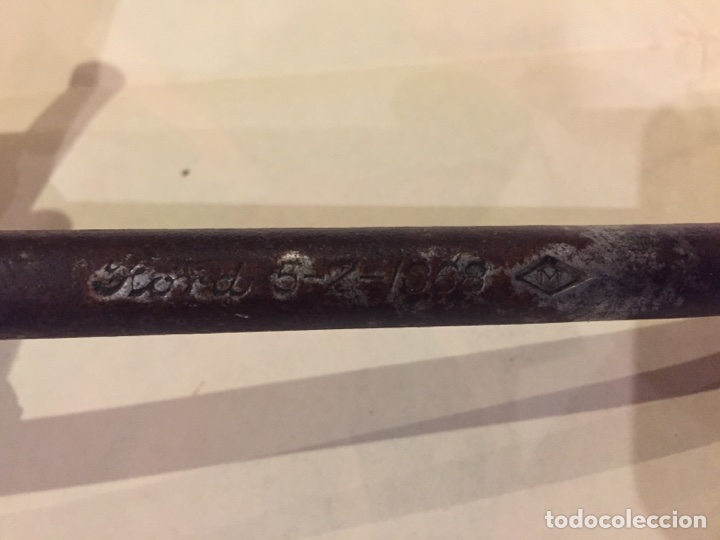 Antig&uuml;edades: Llave de coche con marca - Foto 1