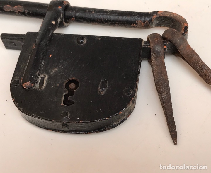 Antig&uuml;edades: ANTIGUO CANDADO DE FORJA, COMPLETO Y FUNCIONANDO PERFECTAMENTE - Foto 2