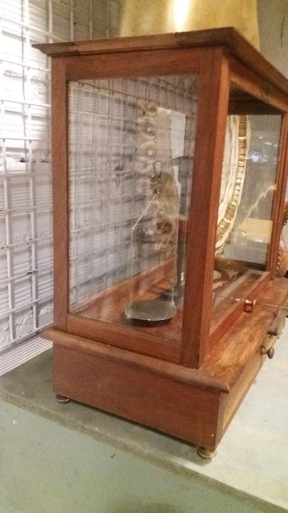 Antig&uuml;edades: balanza de precisi&oacute;n laboratorio o farmacia - Foto 3