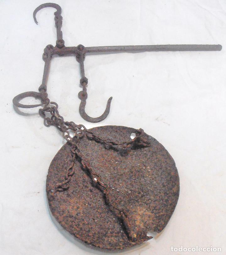 Antig&uuml;edades: BALANZA DE PLATO Y TRES CADENAS - Foto 1