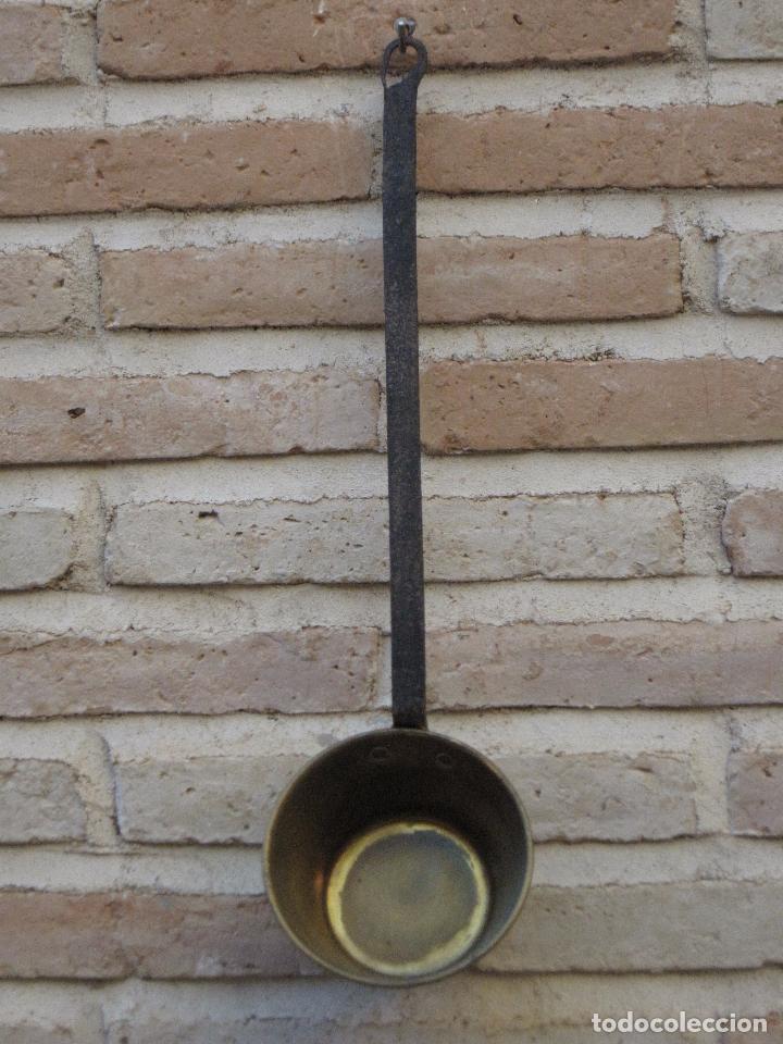 Antig&uuml;edades: CAZO ANTIGUO EN HIERRO FORJADO Y LATON. - Foto 2