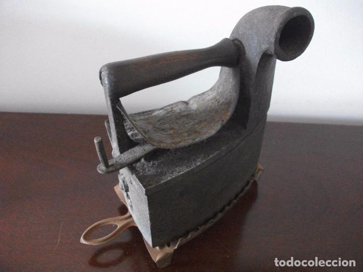 Antig&uuml;edades: PLANCHA CON SOPORTE - Foto 1