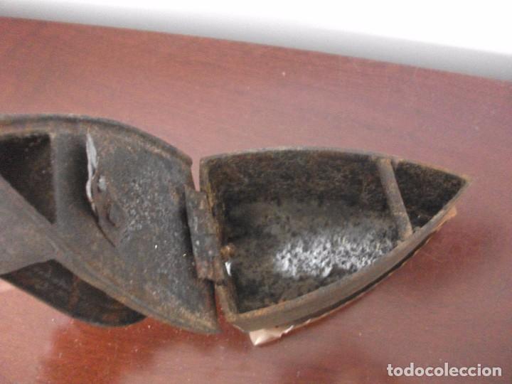 Antig&uuml;edades: PLANCHA CON SOPORTE - Foto 2