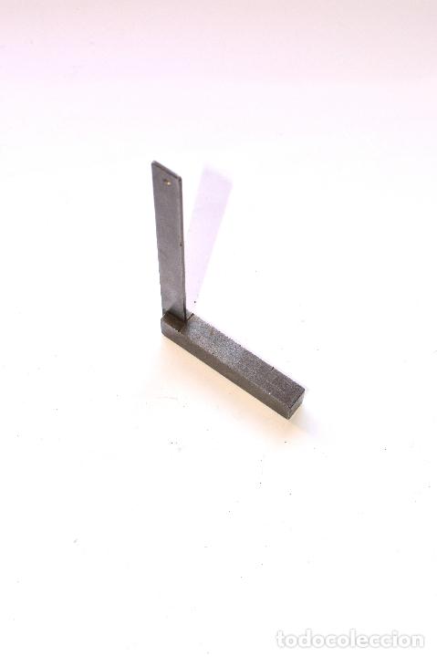 Antig&uuml;edades: ESCUADRA DE HIERRO DE 16 CM Y 9 CM - Foto 3