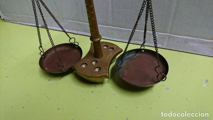 Antig&uuml;edades: PEQUE&Ntilde;A B&Aacute;SCULA DE BRONCE, SIN PESAS - Foto 2