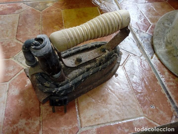 Antig&uuml;edades: Antigua plancha el&eacute;ctrica completa - Foto 2