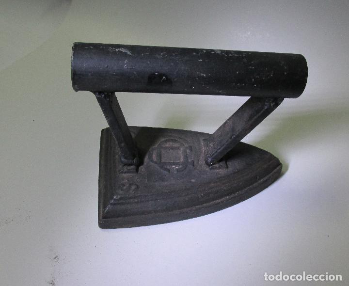 Antig&uuml;edades: PLANCHA DE HIERRO ANTIGUA - Foto 1