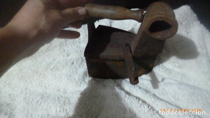 Antig&uuml;edades: antigua plancha carb&oacute;n metal - Foto 1