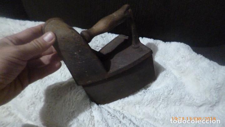 Antig&uuml;edades: antigua plancha carb&oacute;n metal - Foto 2