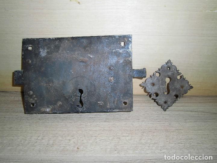 Antig&uuml;edades: 2 cerraduras antiguas de forja - Foto 2