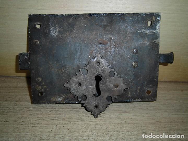 Antig&uuml;edades: 2 cerraduras antiguas de forja - Foto 3