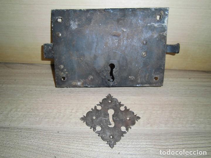 Antig&uuml;edades: 2 cerraduras antiguas de forja - Foto 4