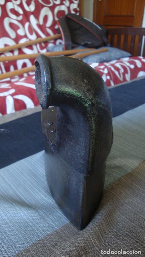 Antig&uuml;edades: plancha  de hierro fundido restaurada - Foto 3