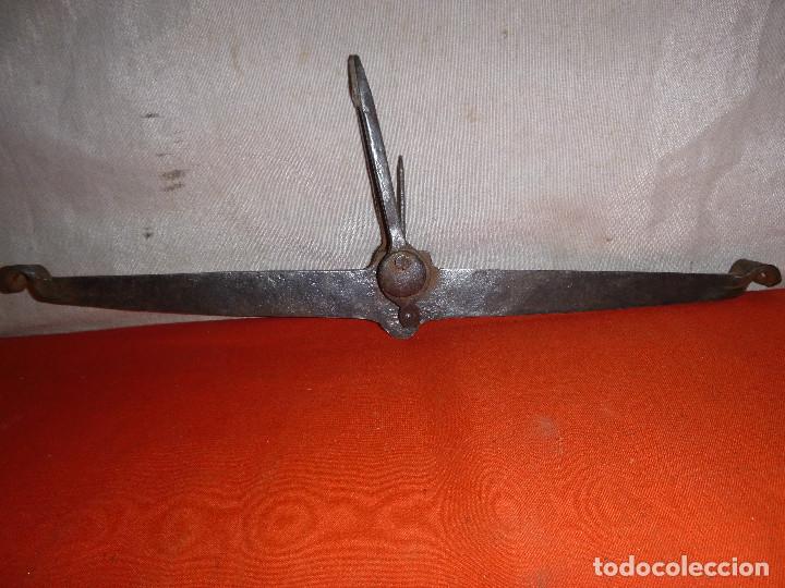Antig&uuml;edades: ANTIGUA BALANZA DE FORJA - Foto 1