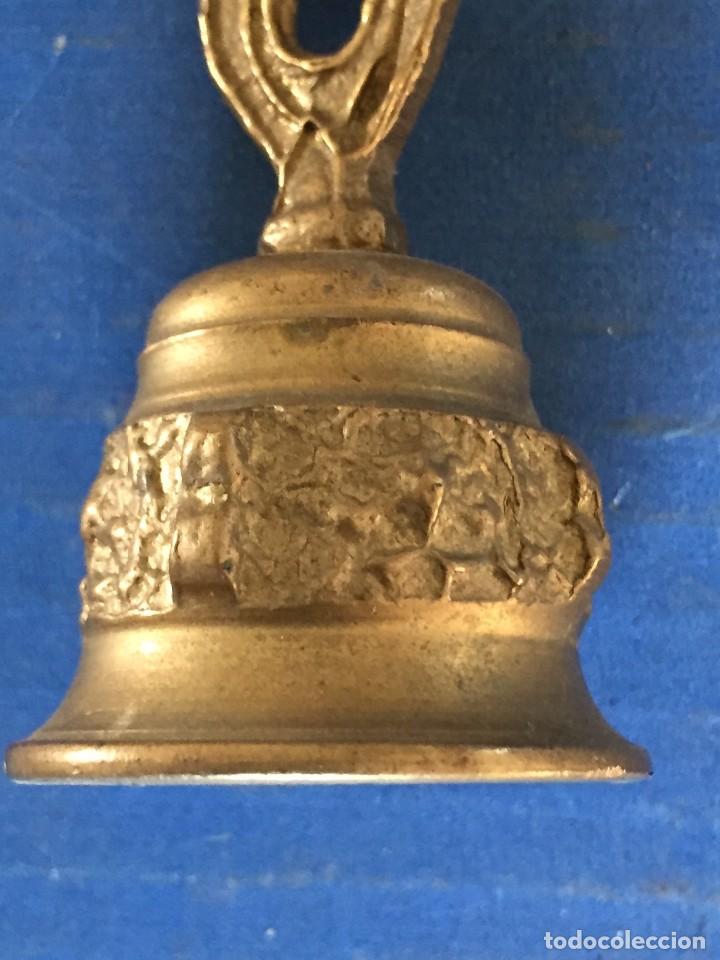 Antig&uuml;edades: PEQUE&Ntilde;A CAMPANA DE BRONCE DE LLAMAR AL SERVICIO - Foto 2