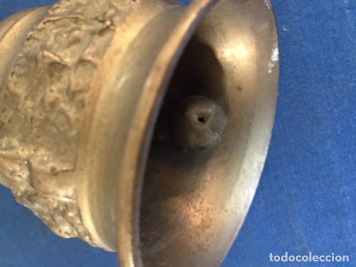 Antig&uuml;edades: PEQUE&Ntilde;A CAMPANA DE BRONCE DE LLAMAR AL SERVICIO - Foto 3