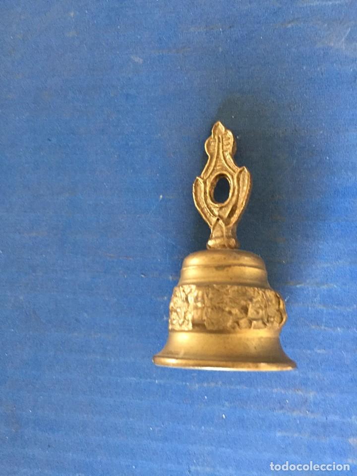 Antig&uuml;edades: PEQUE&Ntilde;A CAMPANA DE BRONCE DE LLAMAR AL SERVICIO - Foto 4