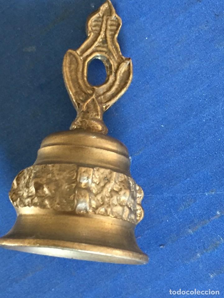 Antig&uuml;edades: PEQUE&Ntilde;A CAMPANA DE BRONCE DE LLAMAR AL SERVICIO - Foto 6