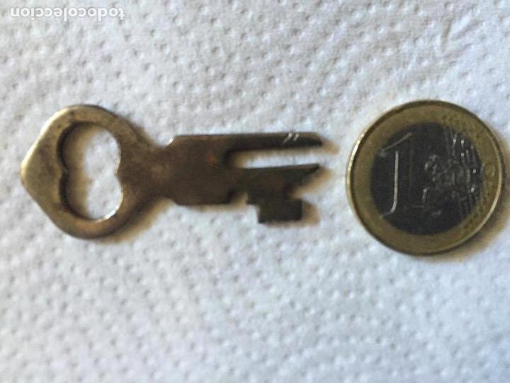 Antig&uuml;edades: llave para maquina de coser - Foto 1
