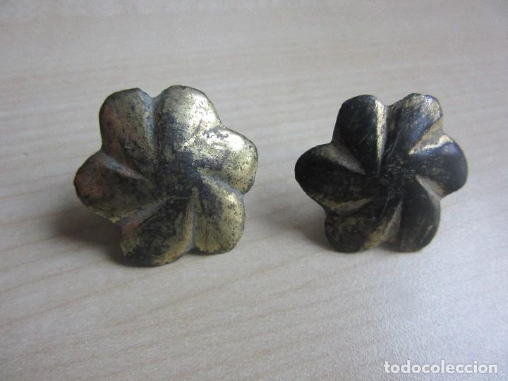 Dos Bonito Clavos En Forma De Flor 6 Petalos Co Vendido En Subasta 111556123