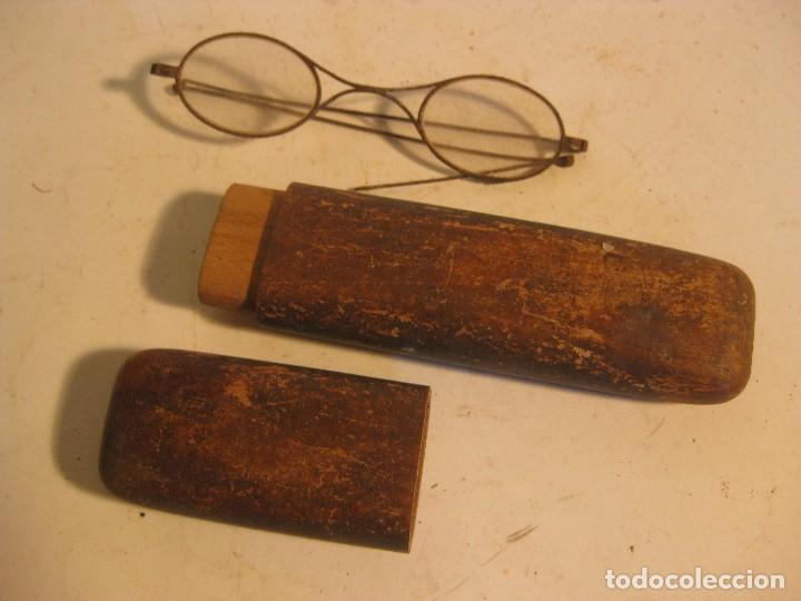 Antig&uuml;edades: GAFAS CON ESTUCHE DE MADERA - Foto 1