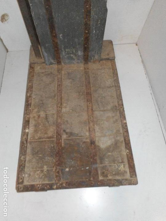 Antigüedades: bascula de madera antigua recogida en provincia barcelona - Foto 3 - 220538981