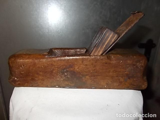 Antig&uuml;edades: muy antiguo cepillo de carpintero hecho a mano - Foto 1