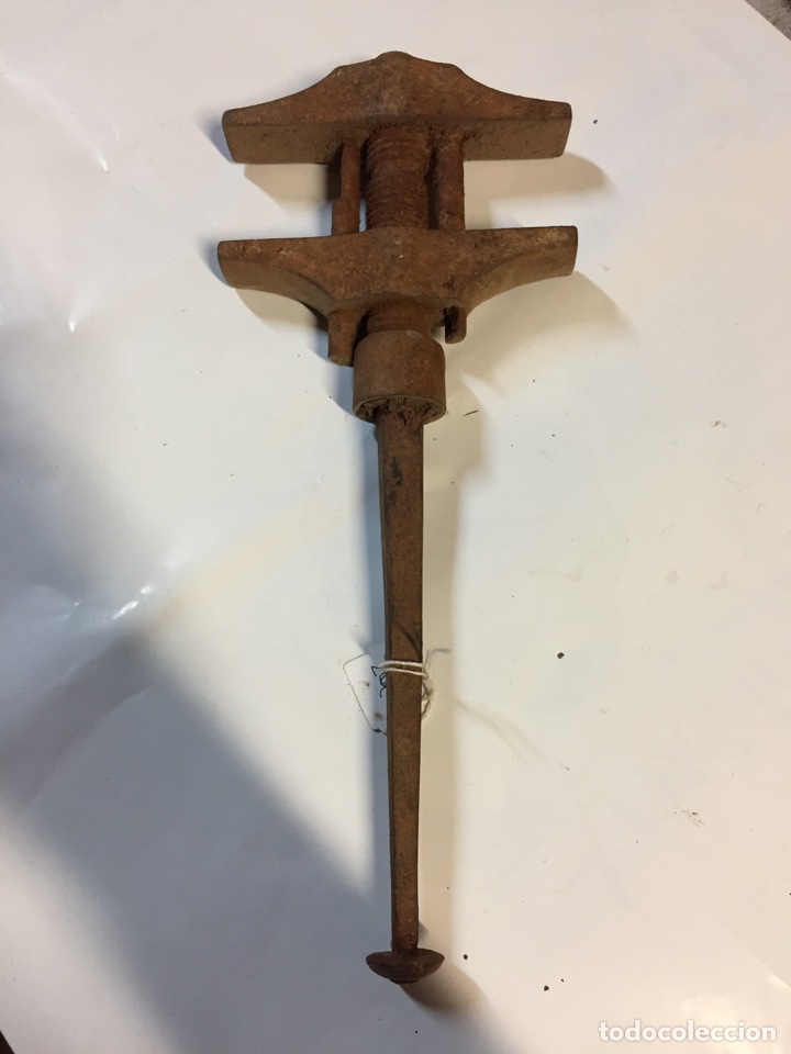 Antig&uuml;edades: Llave de perro - Foto 1
