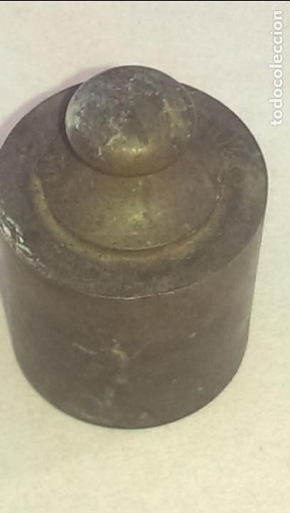 Antig&uuml;edades: antigua pesa en bronce con inscripcciones correcta - Foto 1