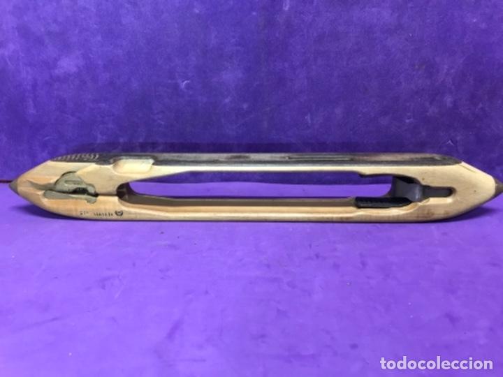 Antig&uuml;edades: LANZADERA DOS TIPOS DE MADERAS. DE 44,5cm CON ACERO Y BRONCE - Foto 2