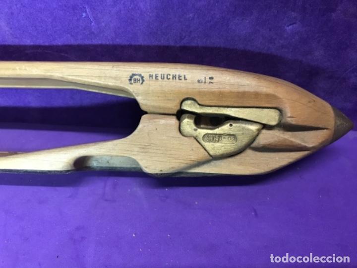 Antig&uuml;edades: LANZADERA DOS TIPOS DE MADERAS. DE 44,5cm CON ACERO Y BRONCE - Foto 3