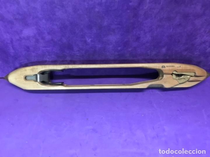 Antig&uuml;edades: LANZADERA DOS TIPOS DE MADERAS. DE 44,5cm CON ACERO Y BRONCE - Foto 4