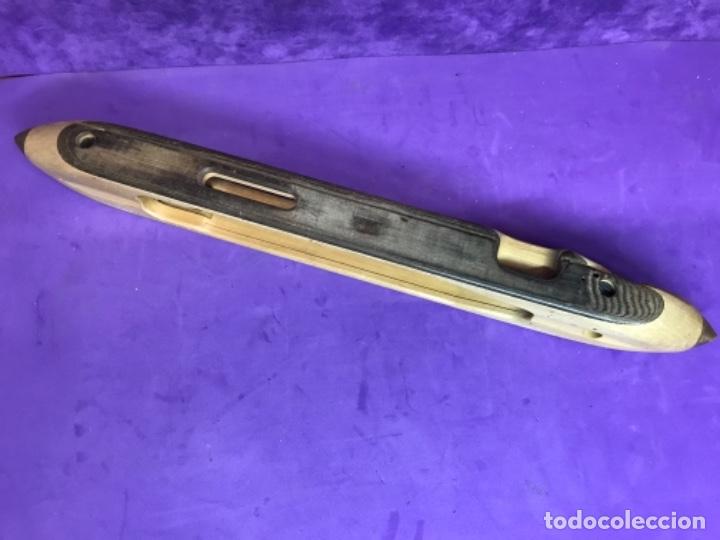 Antig&uuml;edades: LANZADERA DOS TIPOS DE MADERAS. DE 44,5cm CON ACERO Y BRONCE - Foto 5